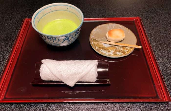 旅行カタログギフト・エグゼタイムで宿泊する旅館・柳生の庄の菓子と抹茶